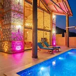 Luxury Honeymoon With Sea View Villa *